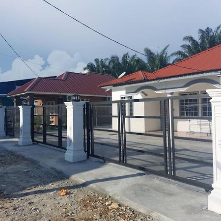 Cempaka Homestay Parit Raja Ngoại thất bức ảnh