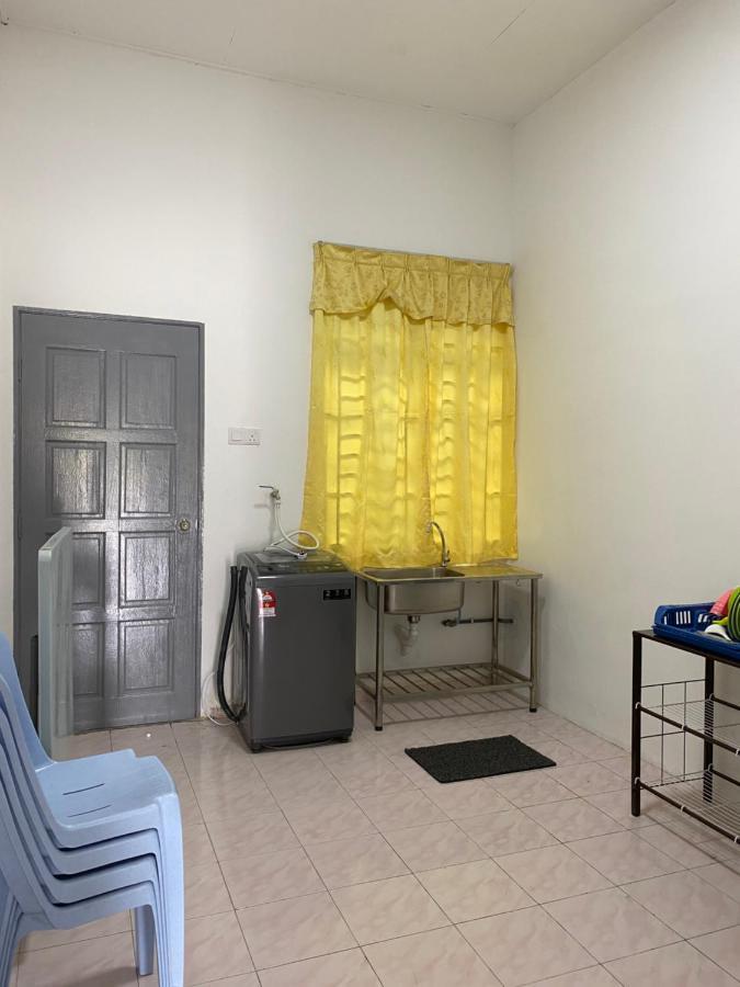 Cempaka Homestay Parit Raja Ngoại thất bức ảnh