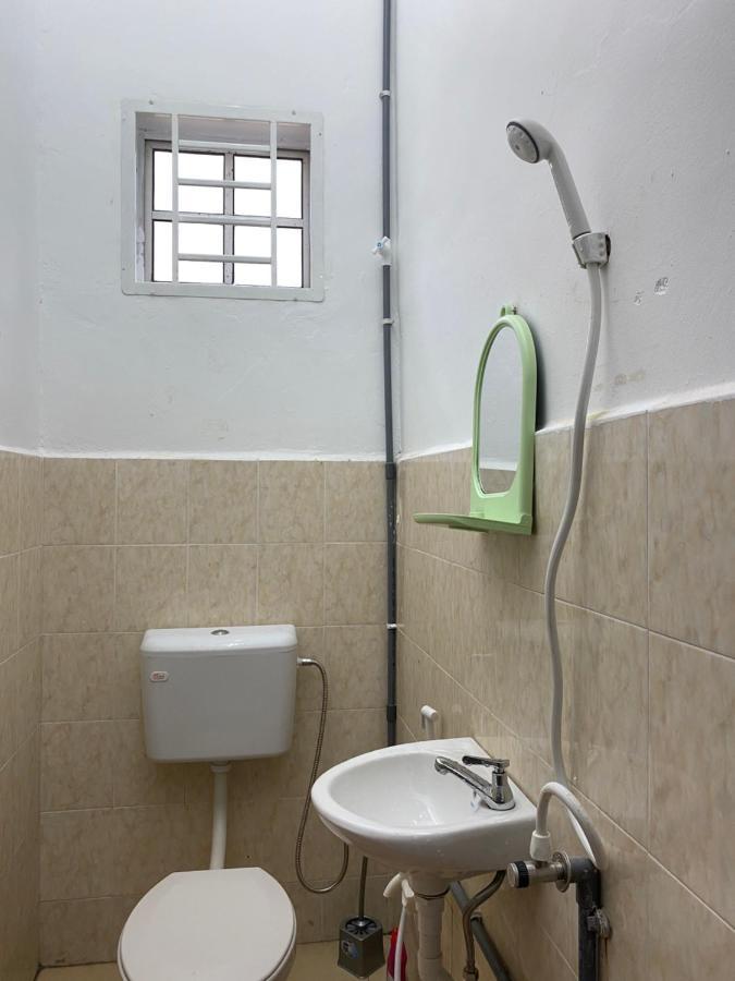 Cempaka Homestay Parit Raja Ngoại thất bức ảnh