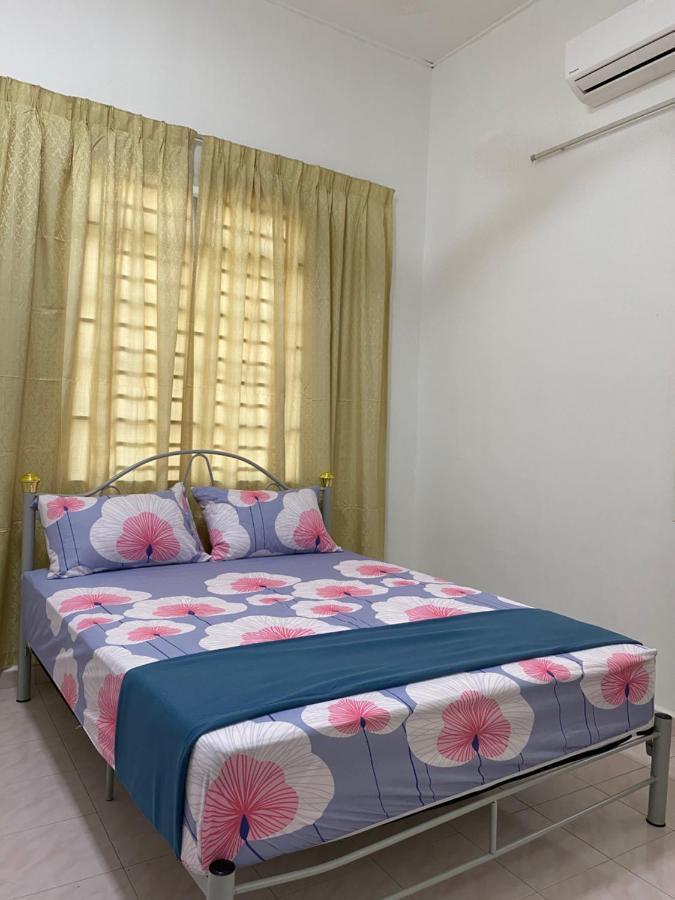 Cempaka Homestay Parit Raja Ngoại thất bức ảnh