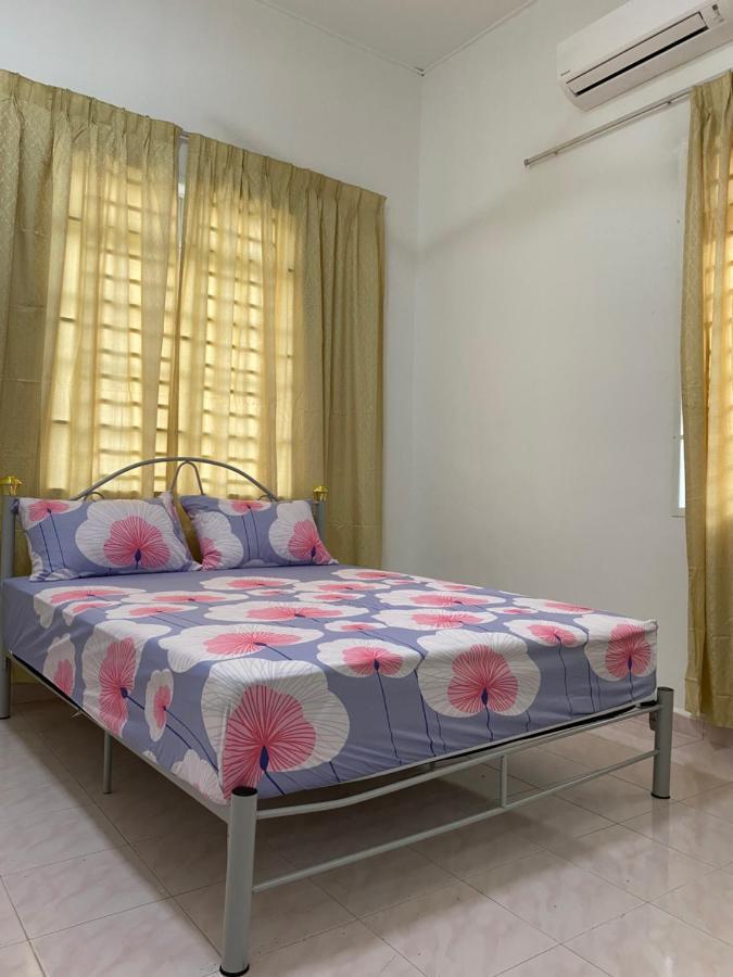 Cempaka Homestay Parit Raja Ngoại thất bức ảnh