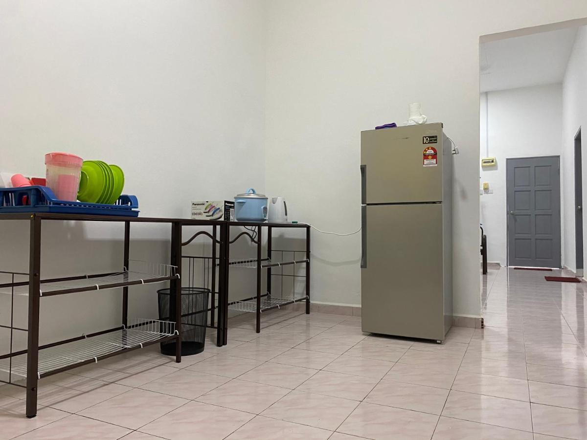 Cempaka Homestay Parit Raja Ngoại thất bức ảnh