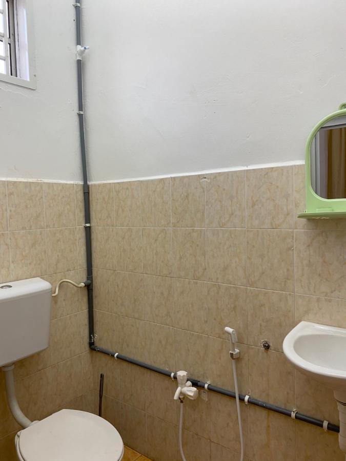 Cempaka Homestay Parit Raja Ngoại thất bức ảnh