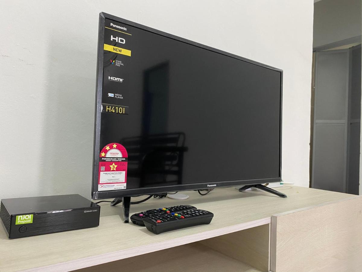 Cempaka Homestay Parit Raja Ngoại thất bức ảnh
