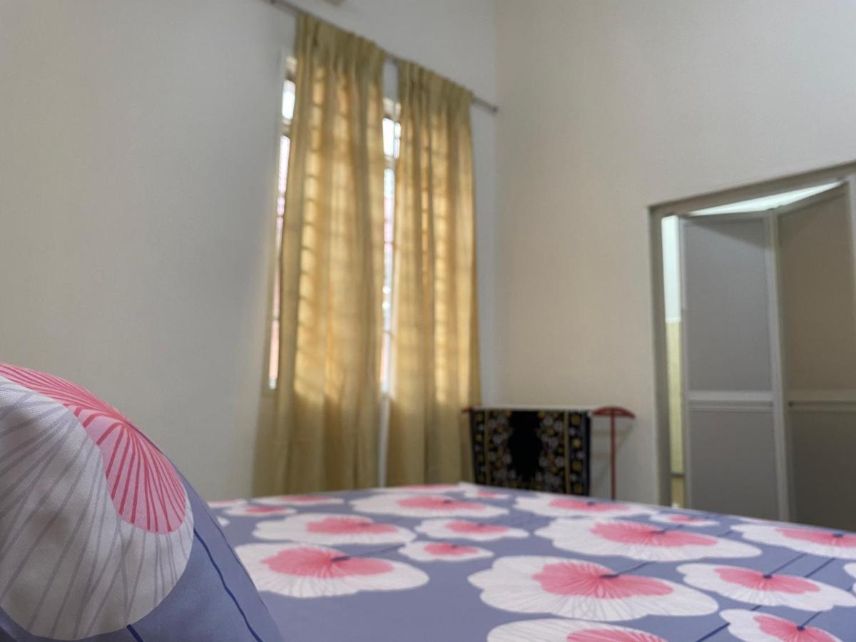 Cempaka Homestay Parit Raja Ngoại thất bức ảnh