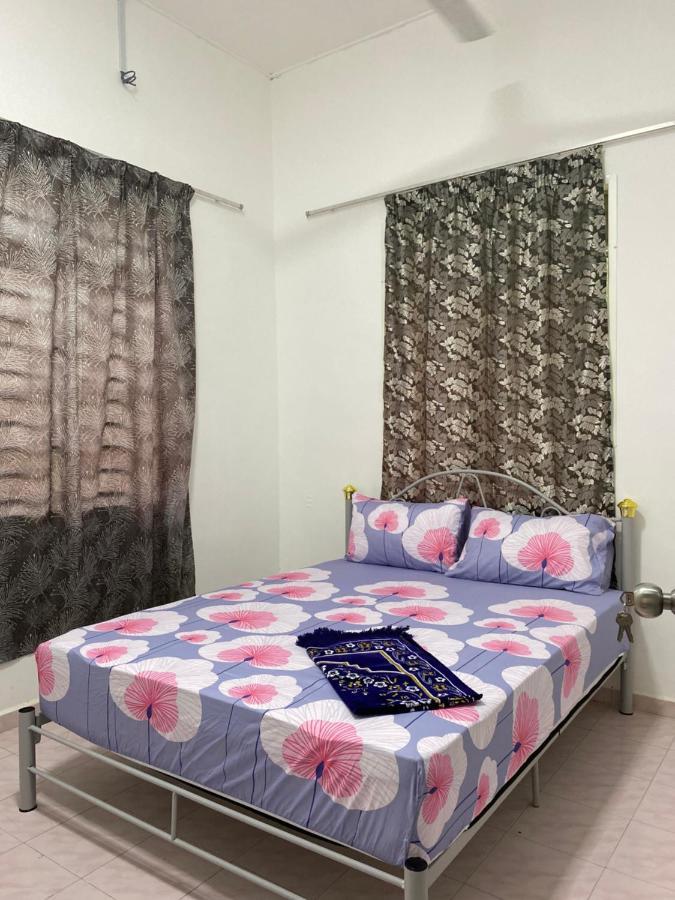 Cempaka Homestay Parit Raja Ngoại thất bức ảnh